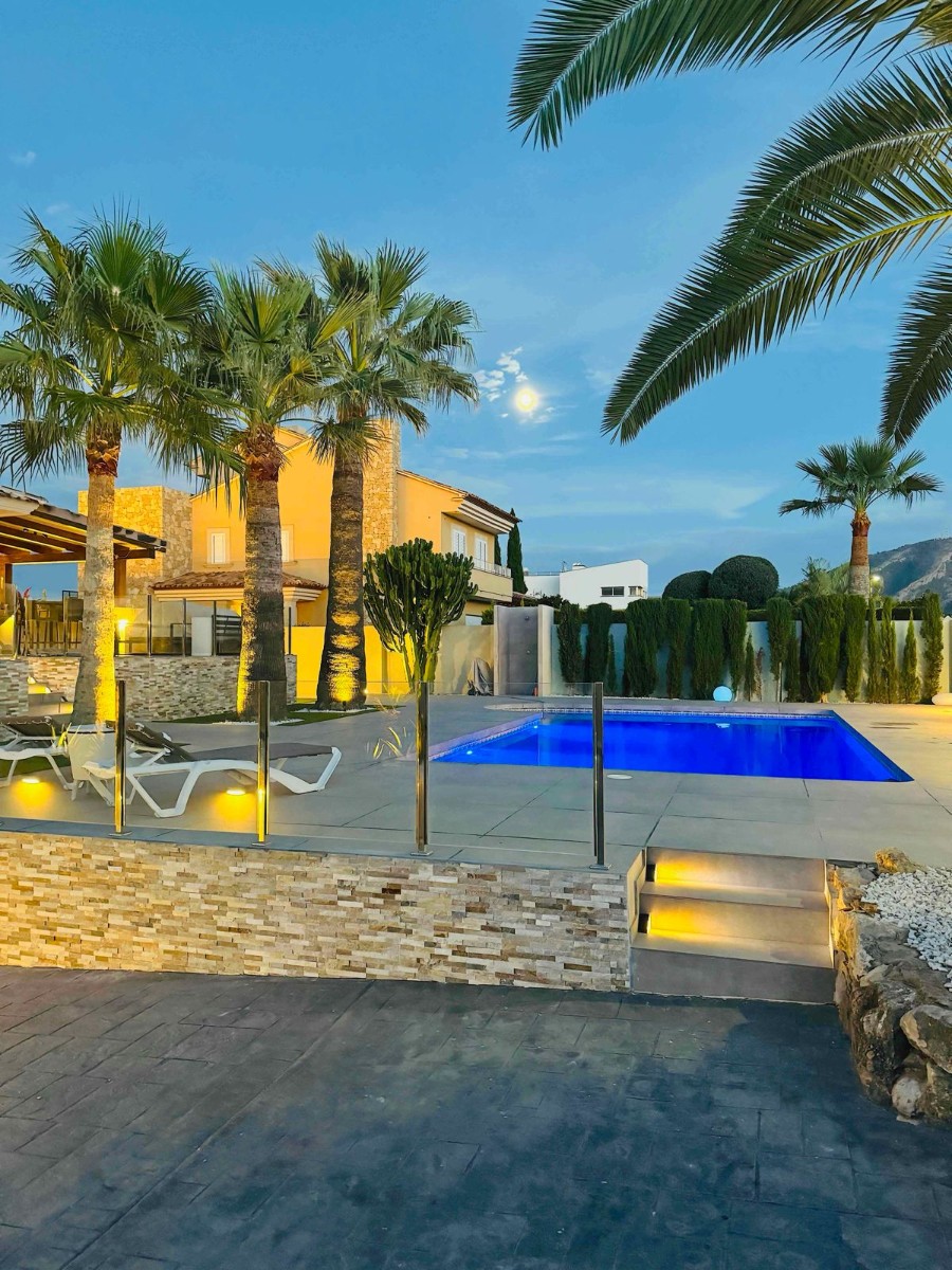 Villa for Sale in Alfas del Pi, Alicante