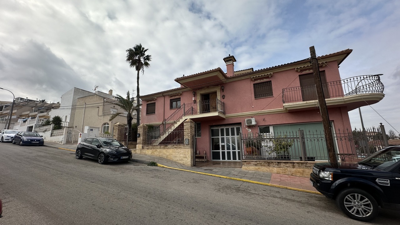 Commercial for Sale in San Miguel de Salinas, Alicante