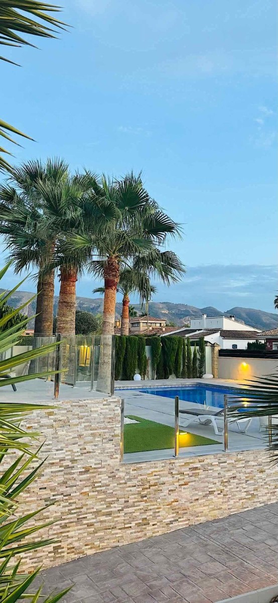 Villa for Sale in Alfas del Pi, Alicante