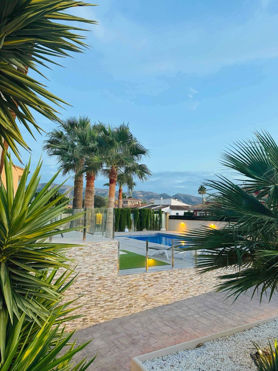 Villa for Sale in Alfas del Pi, Alicante