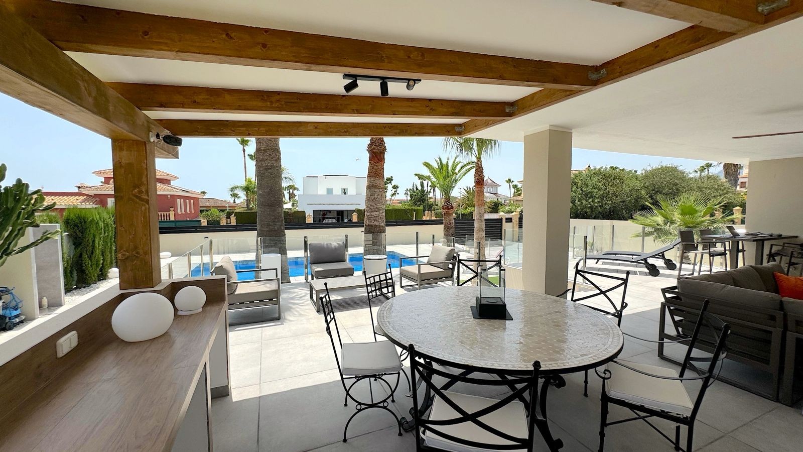 Villa for Sale in Alfas del Pi, Alicante