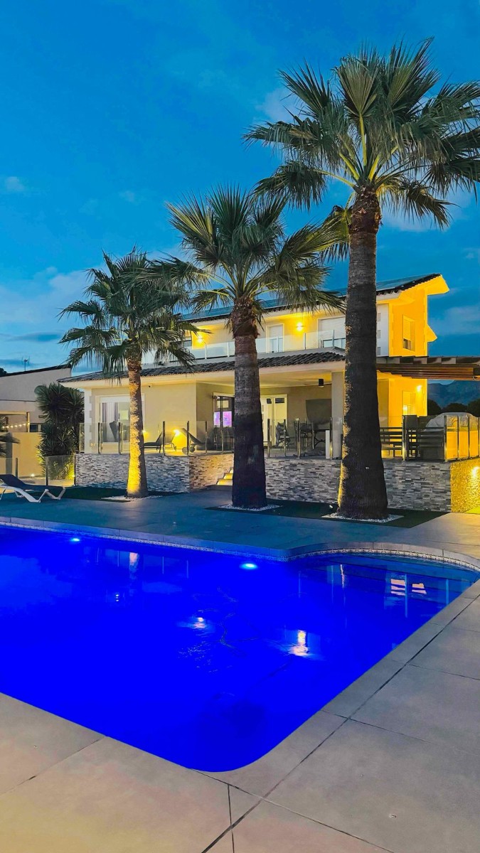 Villa for Sale in Alfas del Pi, Alicante