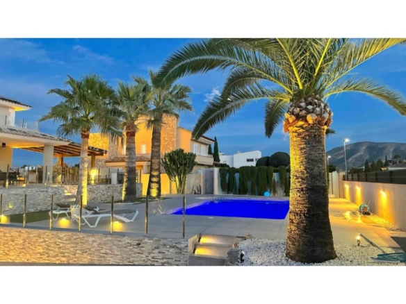Villa for Sale in Alfas del Pi, Alicante