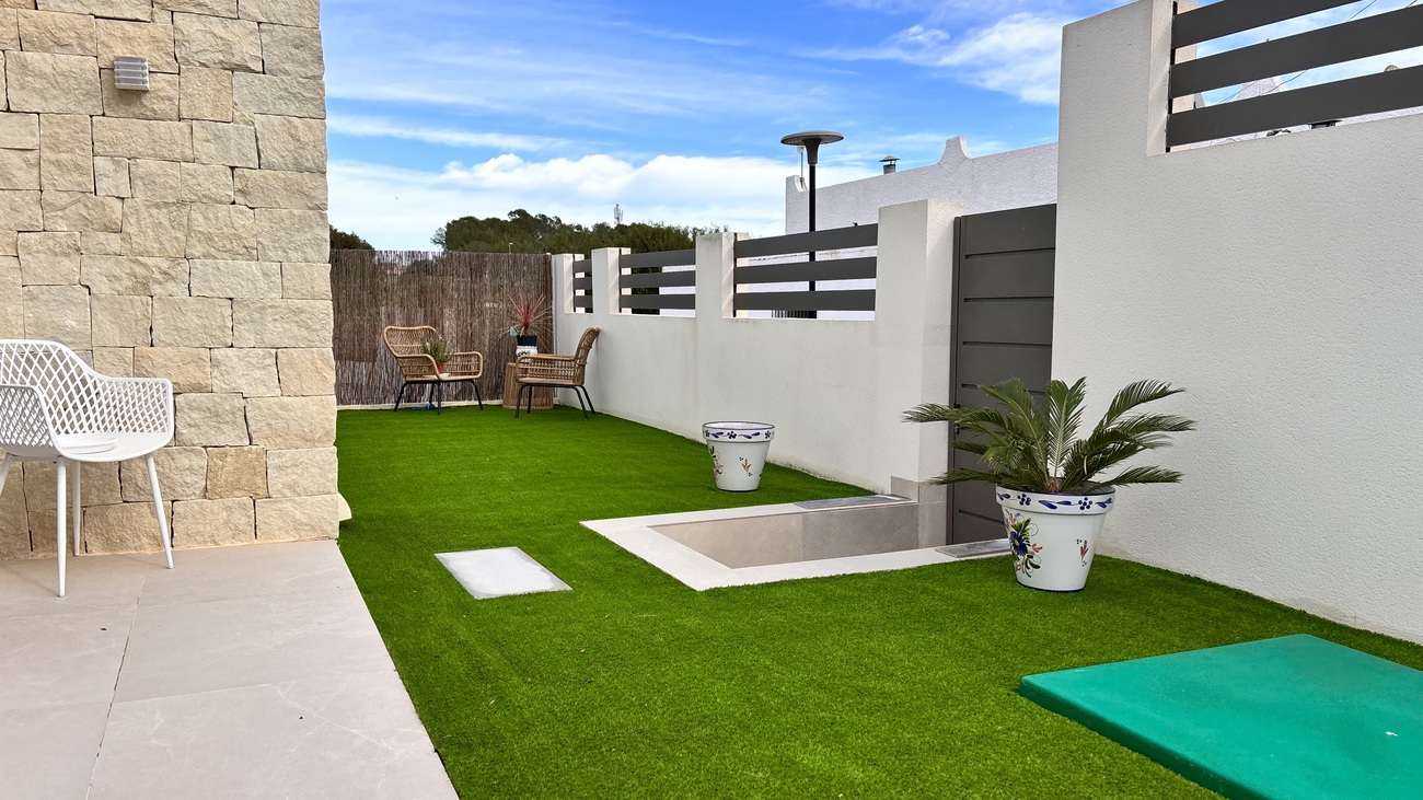 Villa for Sale in San Miguel de Salinas, Alicante