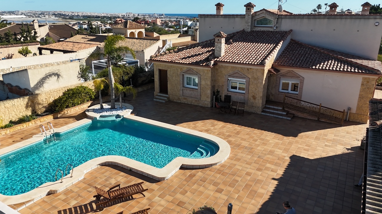 Villa for Sale in Torrevieja, Alicante
