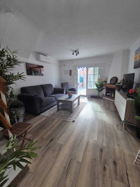 Town House for Sale in La Rosaleda, Alicante