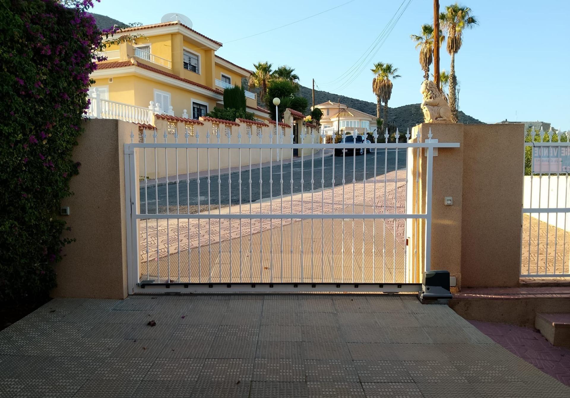 Villa for Sale in Torrevieja, Alicante