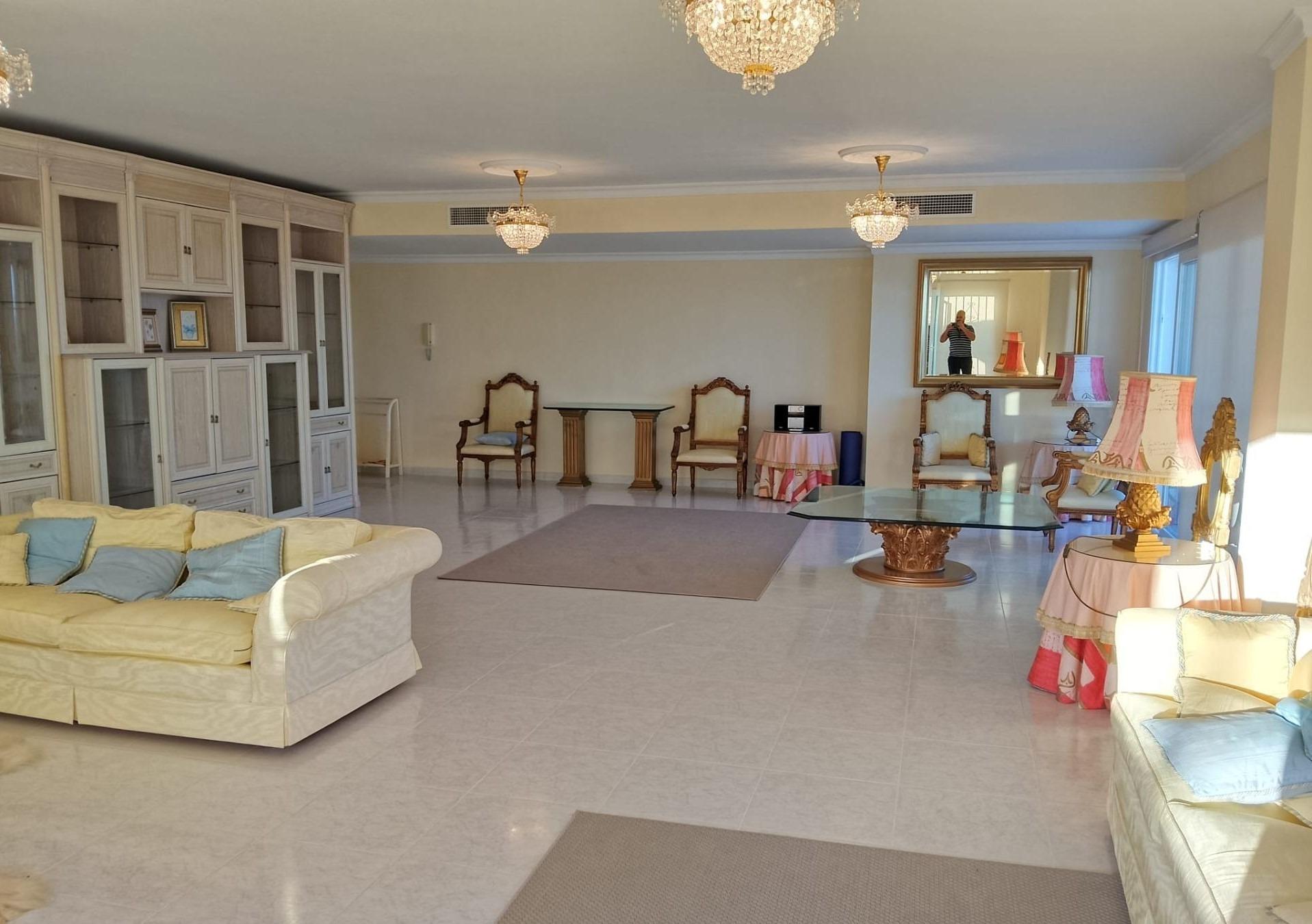 Villa for Sale in Torrevieja, Alicante