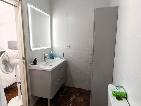584