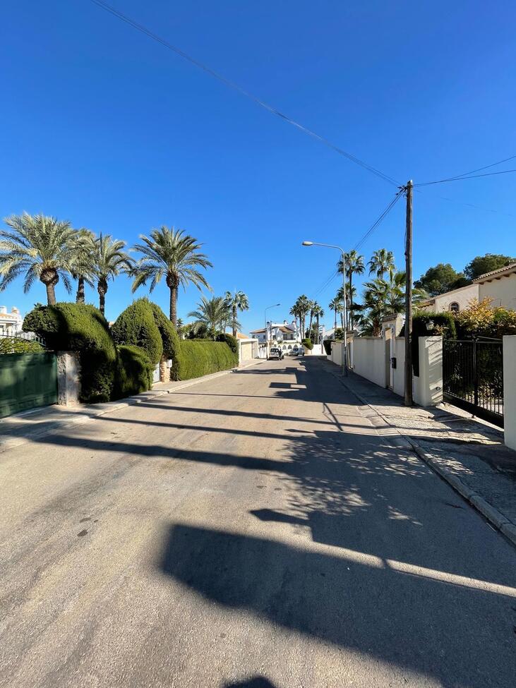 Villa for Sale in Villamartin, Alicante