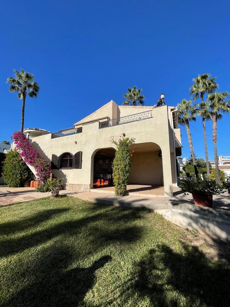 Villa for Sale in Villamartin, Alicante