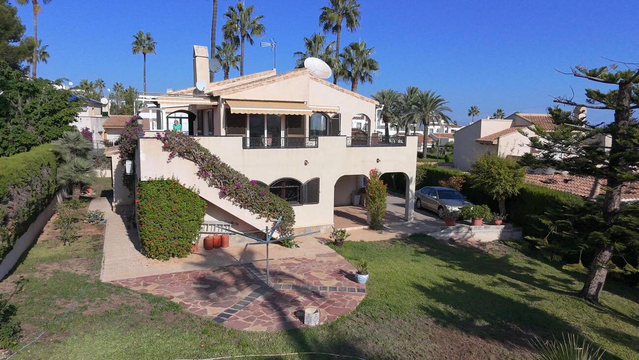 Villa for Sale in Villamartin, Alicante