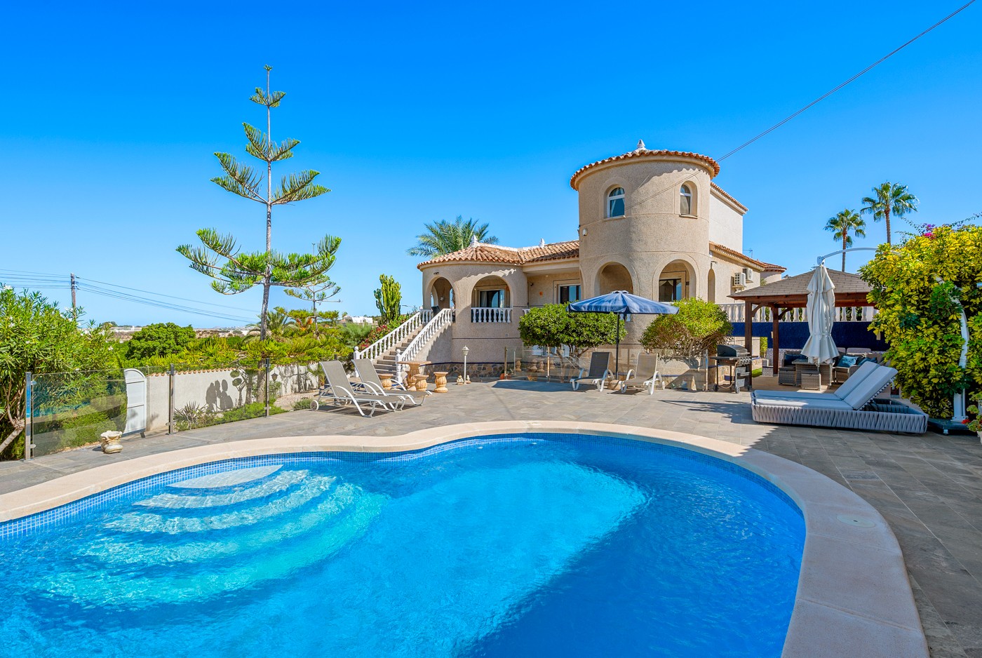 o_1j5o28bah1s7h1u4fodg1v5ktg83h Villa for Sale in Almoradi, Alicante