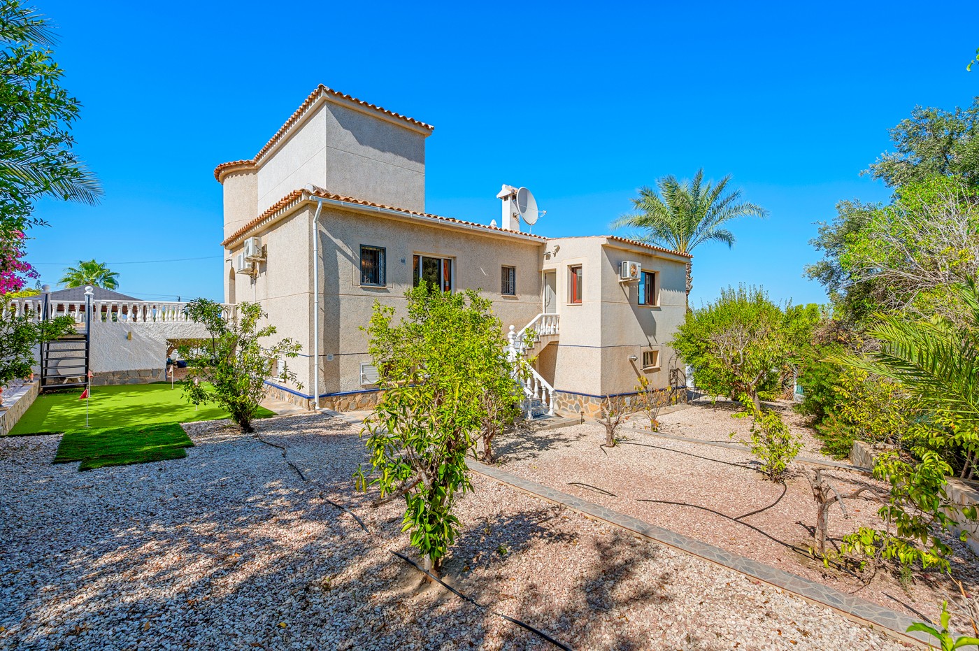 Villa for Sale in Almoradi, Alicante