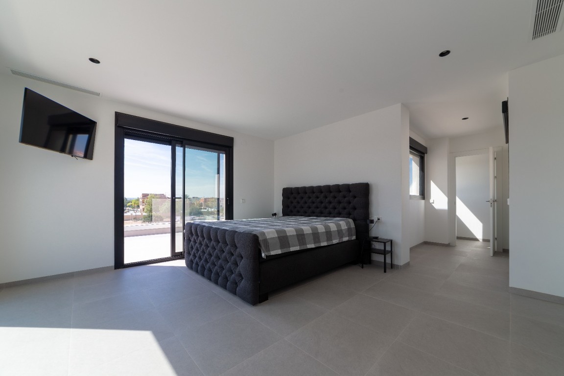 Villa for Sale in Los Montesinos, Alicante