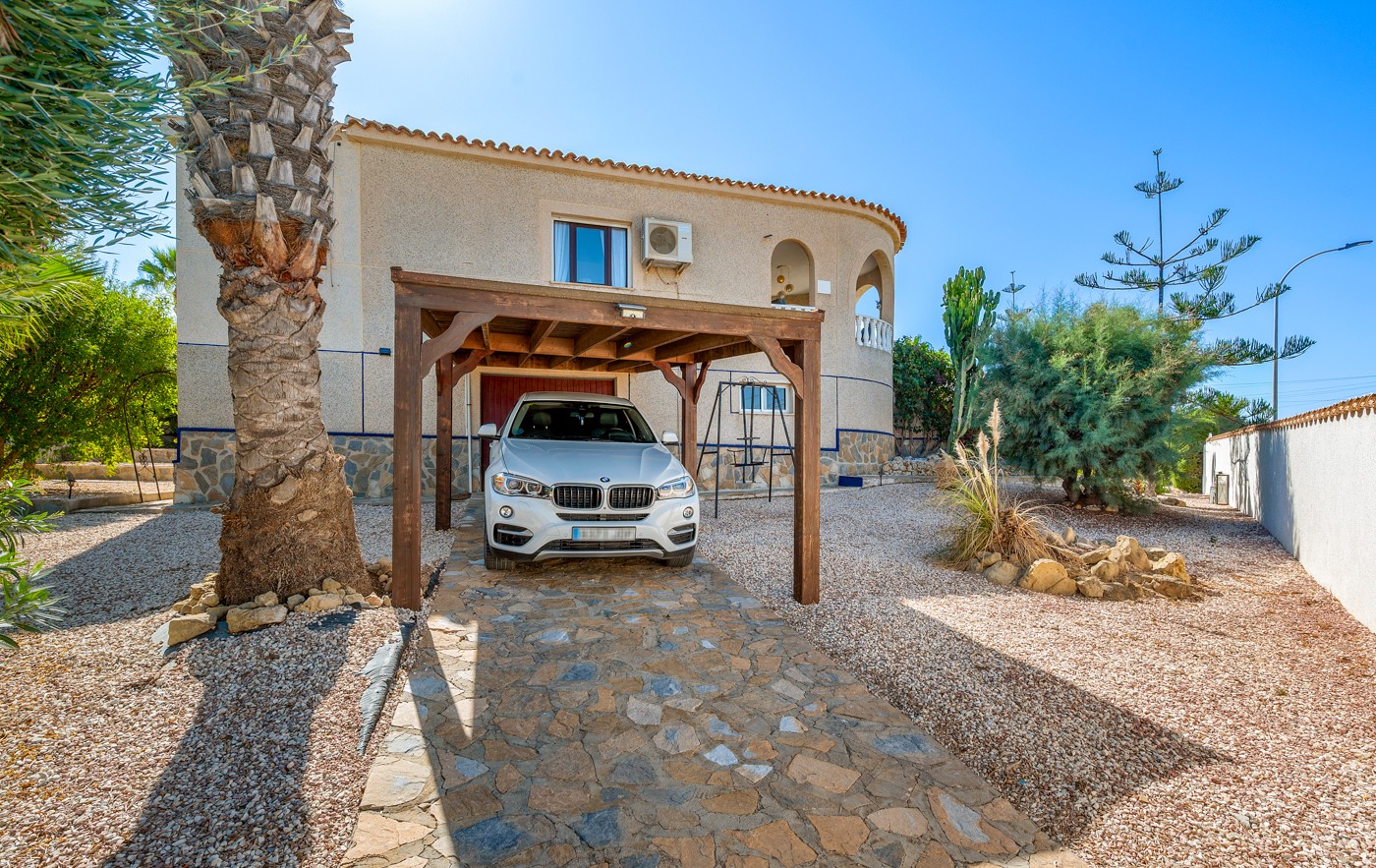 Villa for Sale in Almoradi, Alicante