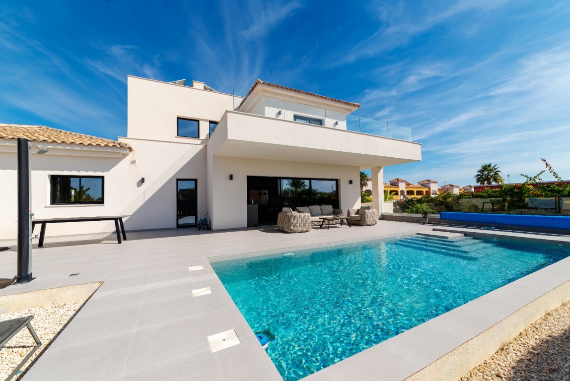 Villa for Sale in Los Montesinos, Alicante