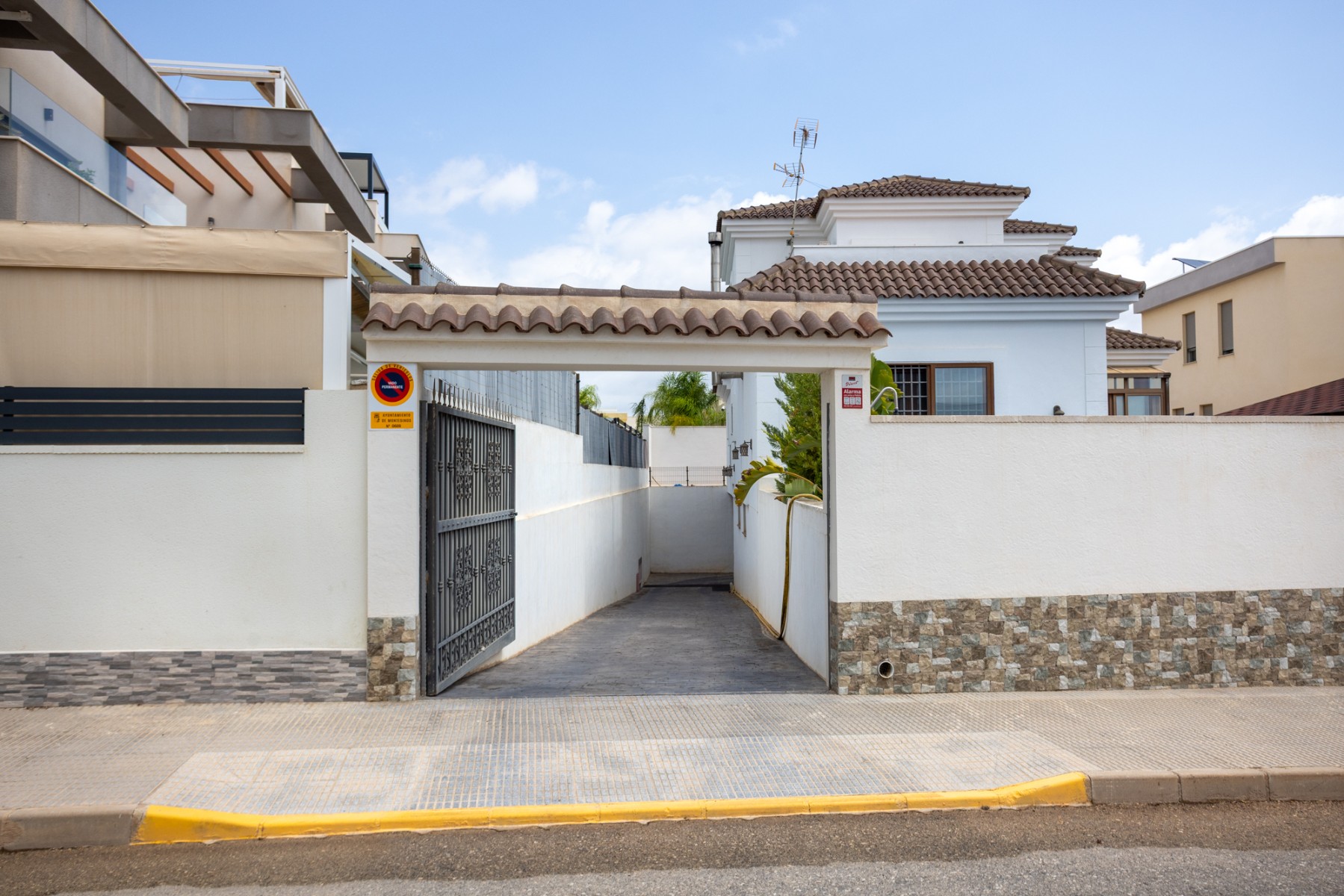 Villa for Sale in Los Montesinos, Alicante