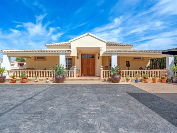 Country House for Sale in Heredades, Alicante