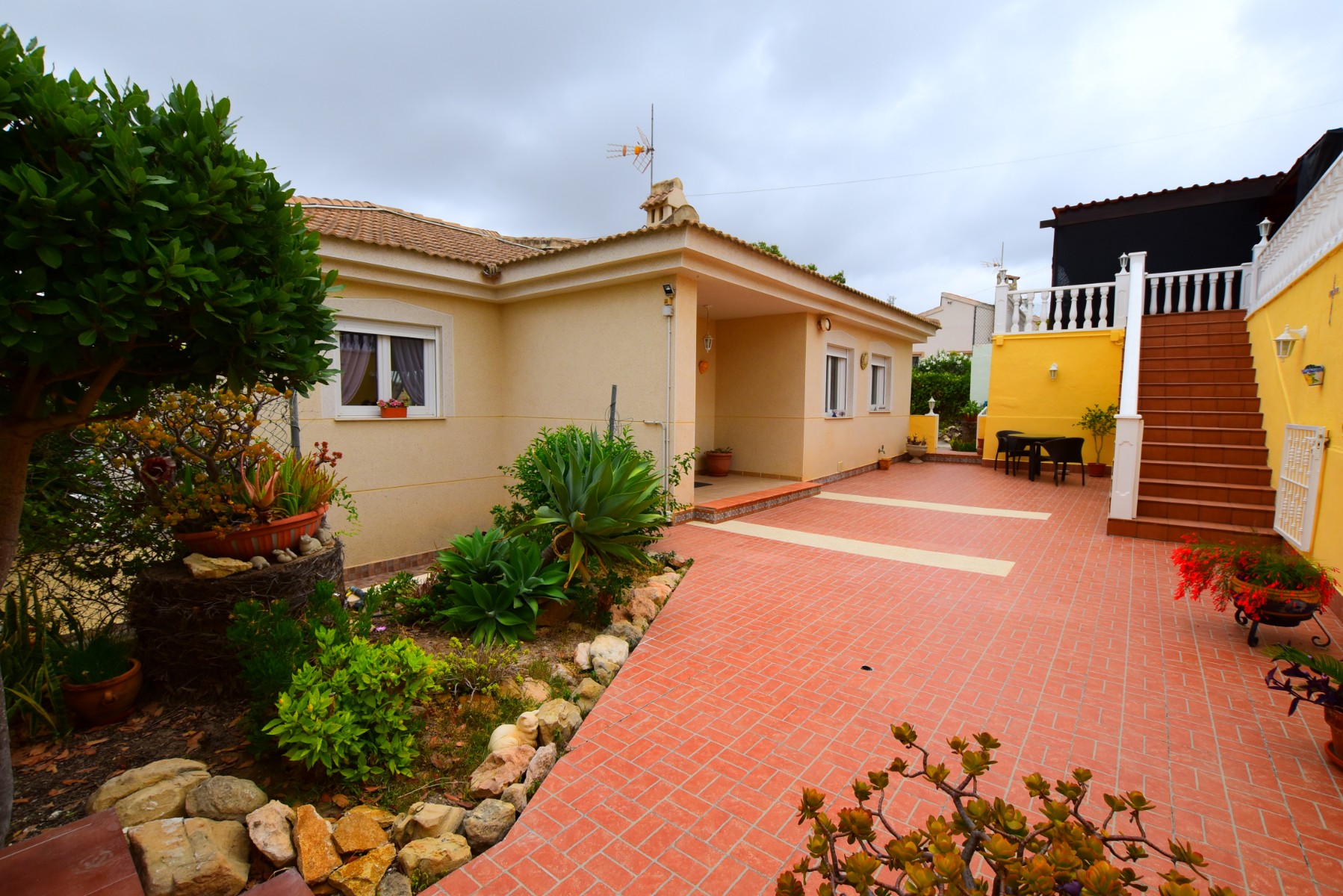 Villa for Sale in Algorfa, Alicante