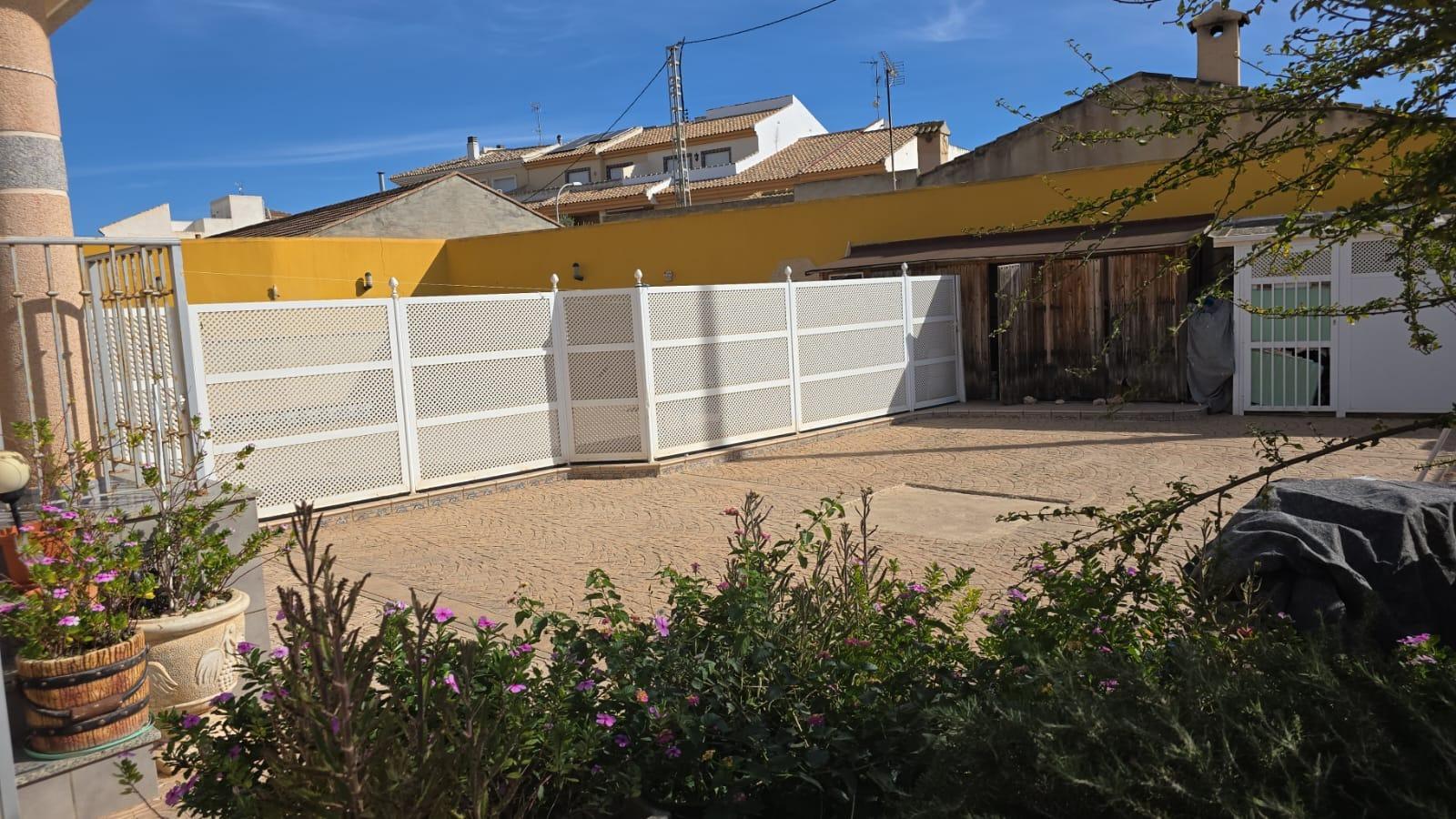 2-1 Villa for Sale in Pilar de La Horadada, Alicante