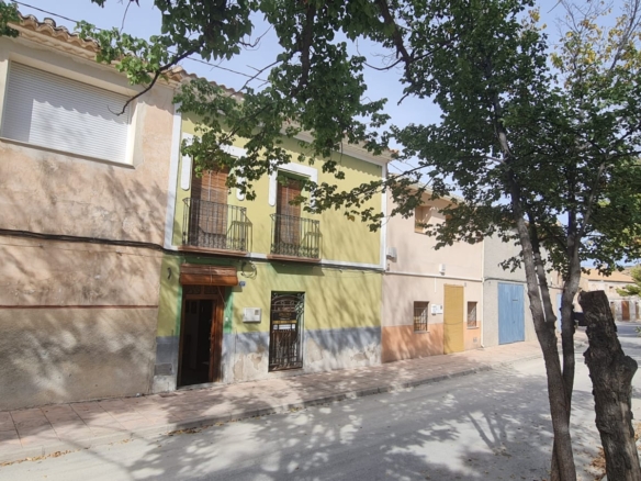 Town House for Sale in Pinoso, Alicante