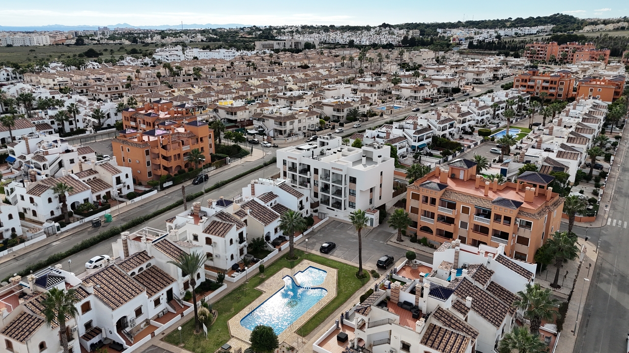 Penthouse for Sale in Villamartin, Alicante