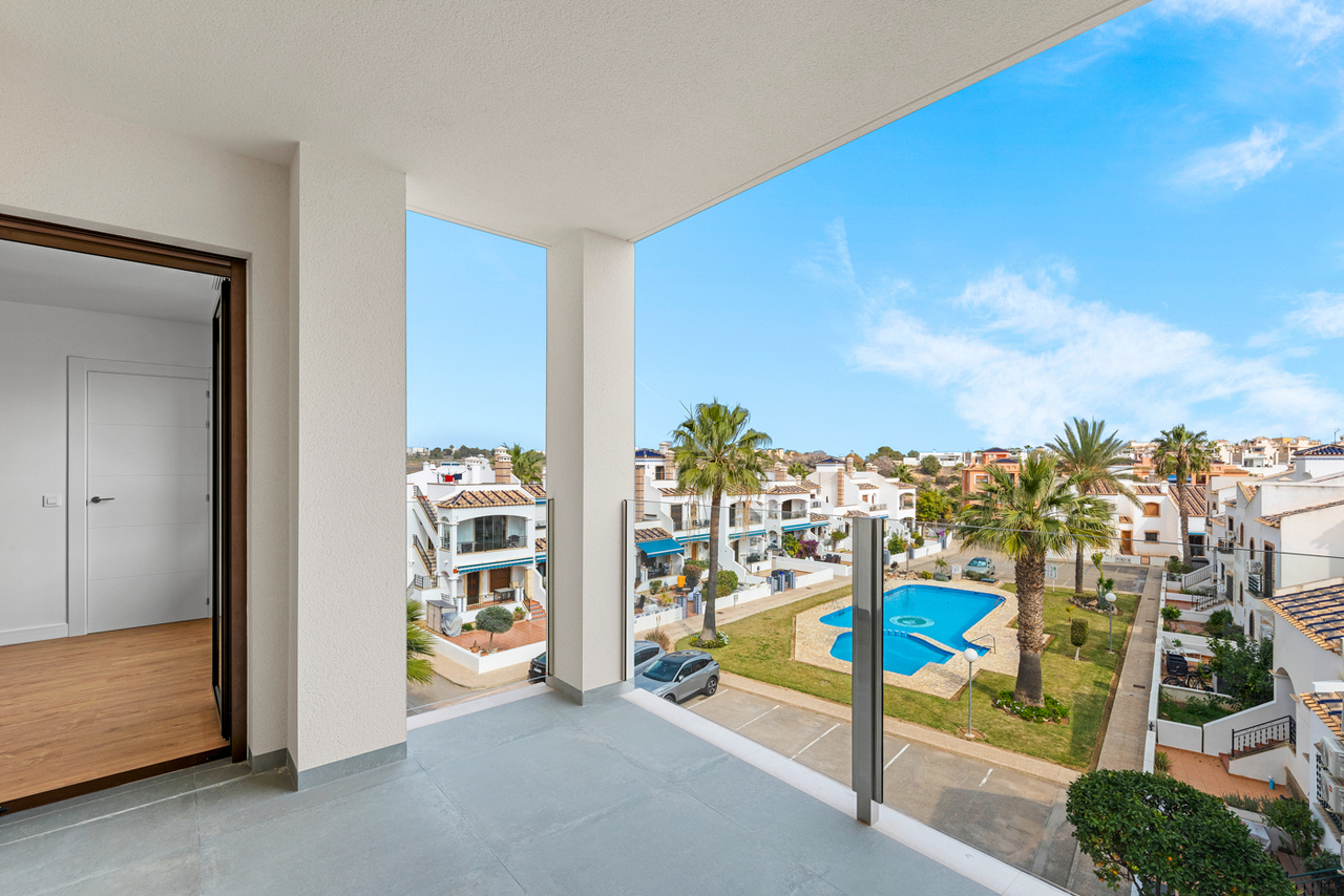 Penthouse for Sale in Villamartin, Alicante