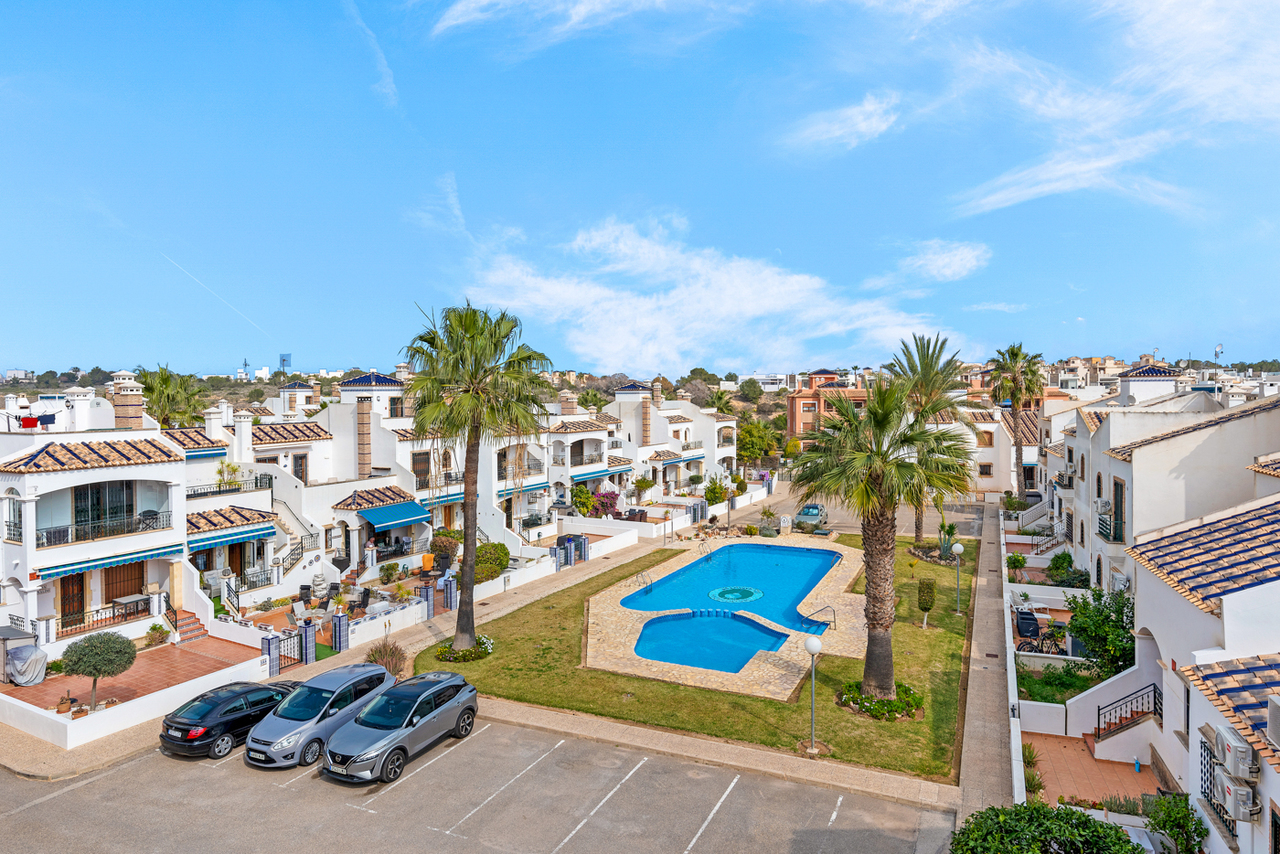 Penthouse for Sale in Villamartin, Alicante