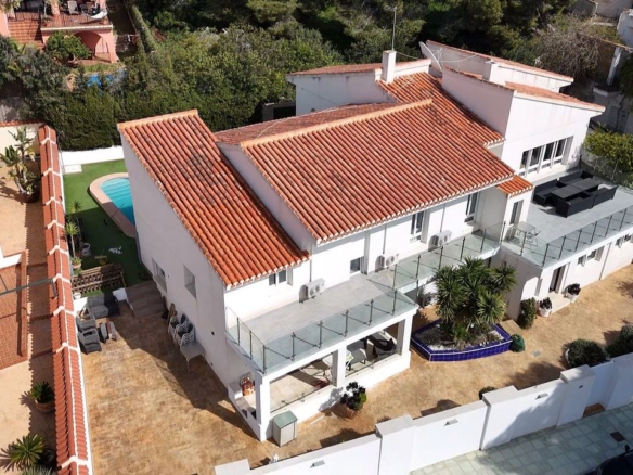 Villa for Sale in Dehesa de Campoamor, Alicante
