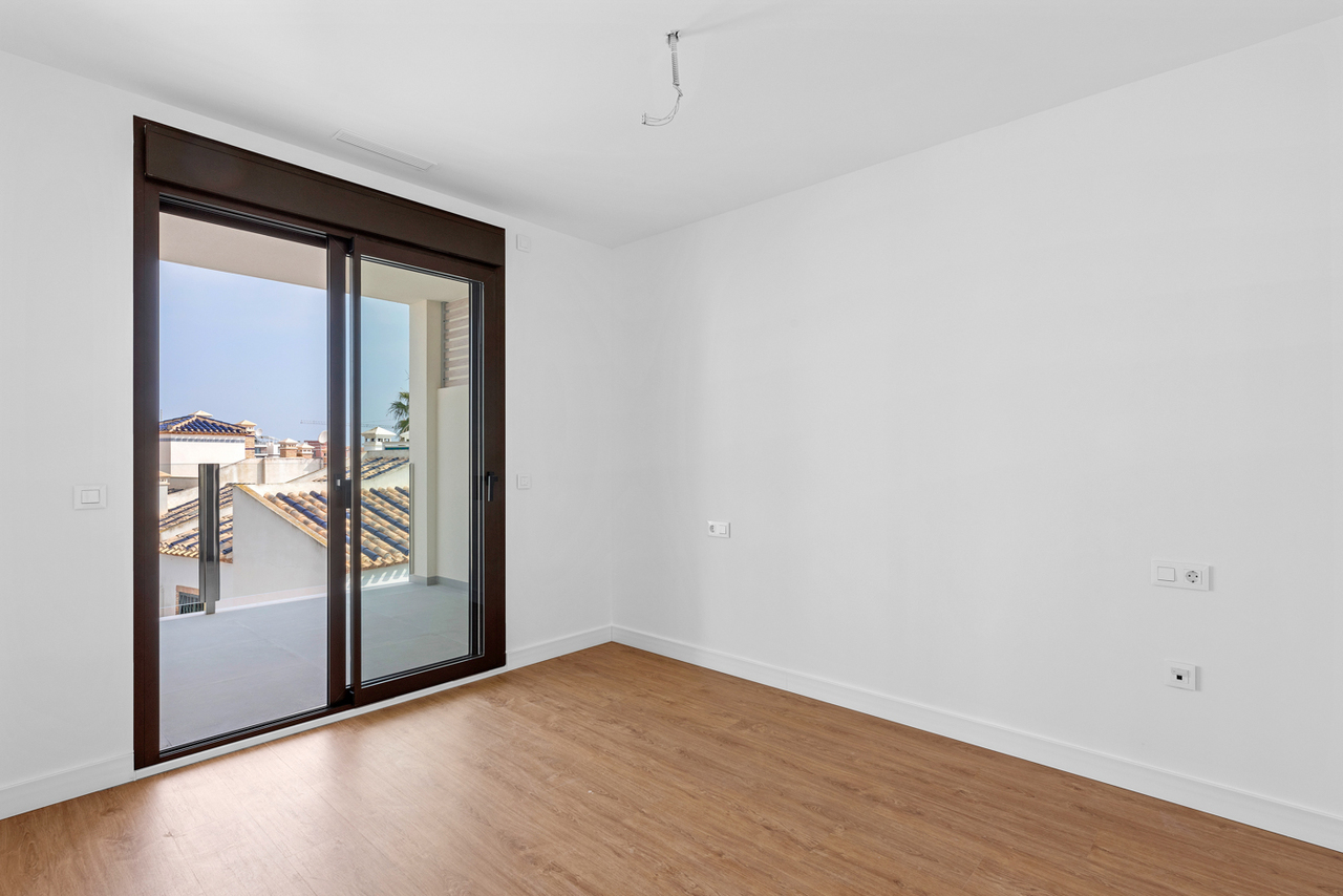 Penthouse for Sale in Villamartin, Alicante