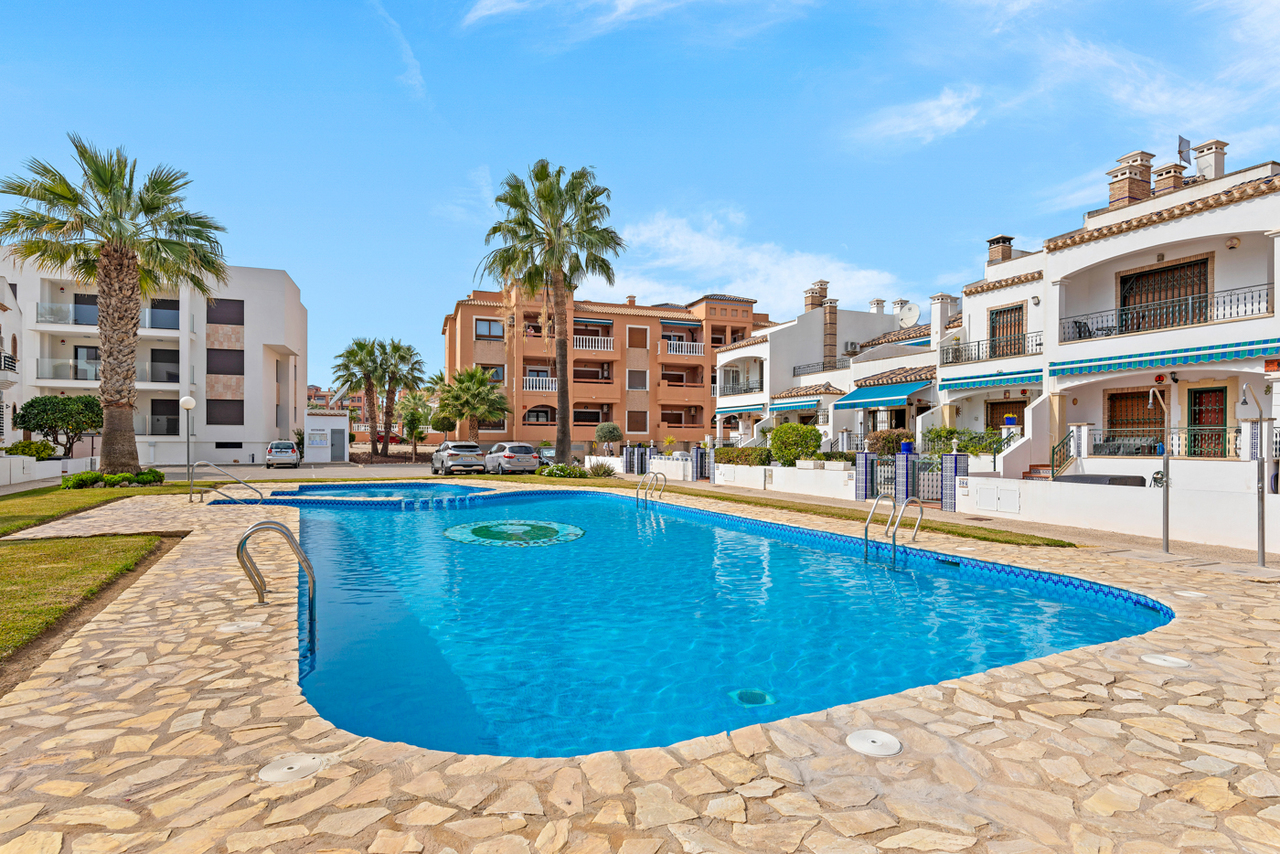 Penthouse for Sale in Villamartin, Alicante