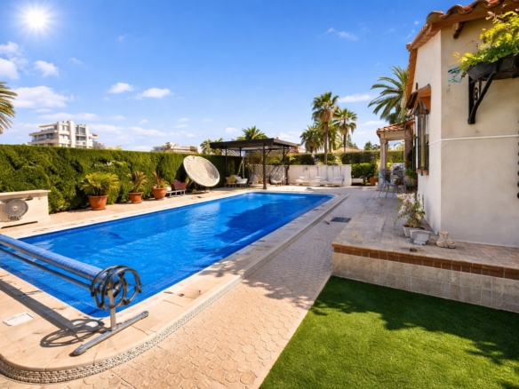 Villa for Sale in Cabo Roig, Alicante