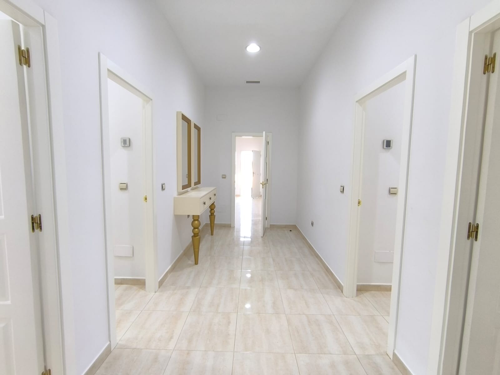 Villa for Sale in Pinoso, Alicante