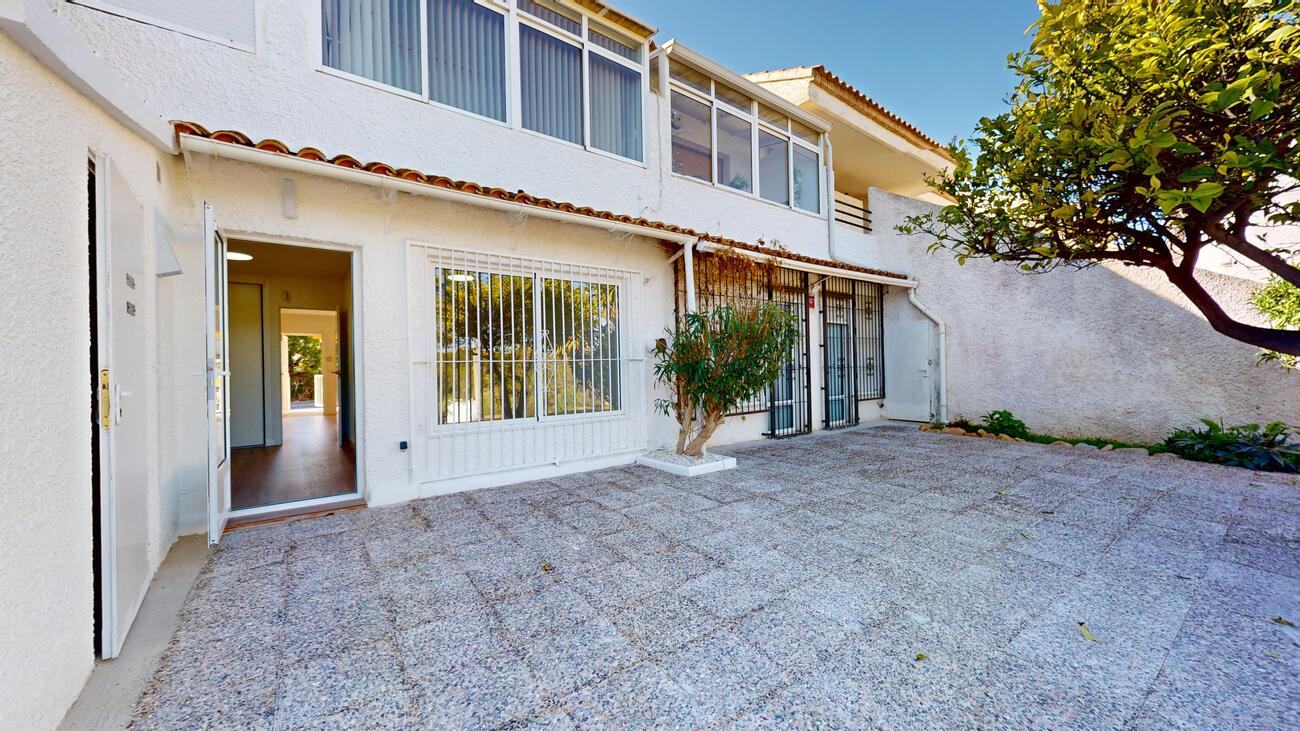 Bungalow for Sale in Villamartin, Alicante