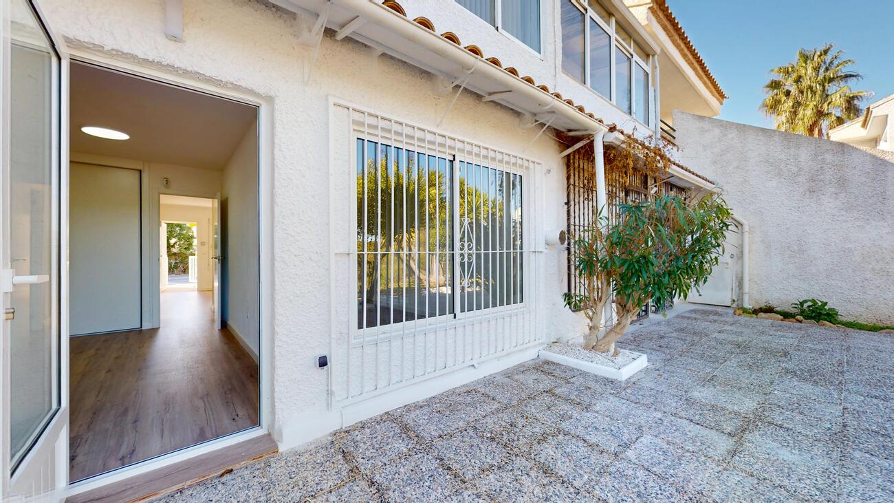 Bungalow for Sale in Villamartin, Alicante