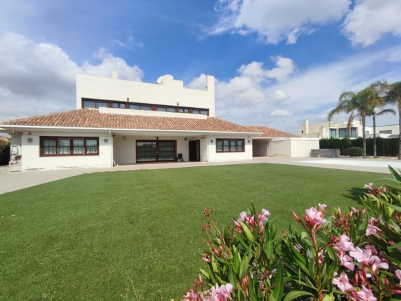 Villa for Sale in Peraleja Golf, Murcia