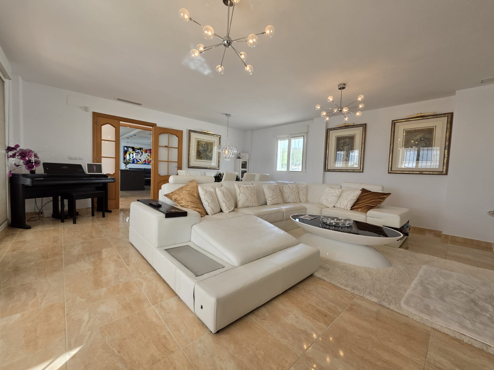 Villa for Sale in Pinoso, Alicante