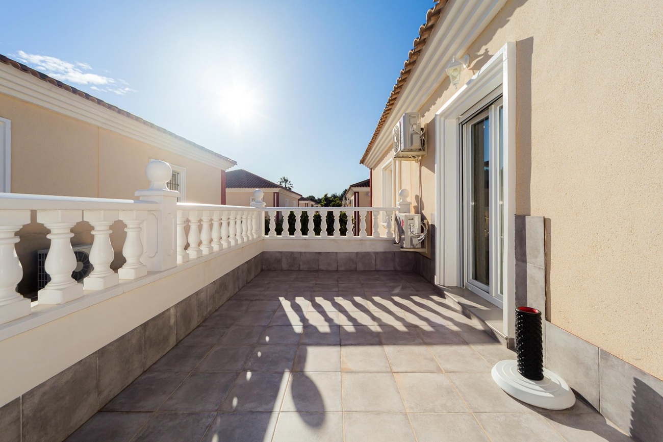Duplex for Sale in Dehesa de Campoamor, Alicante