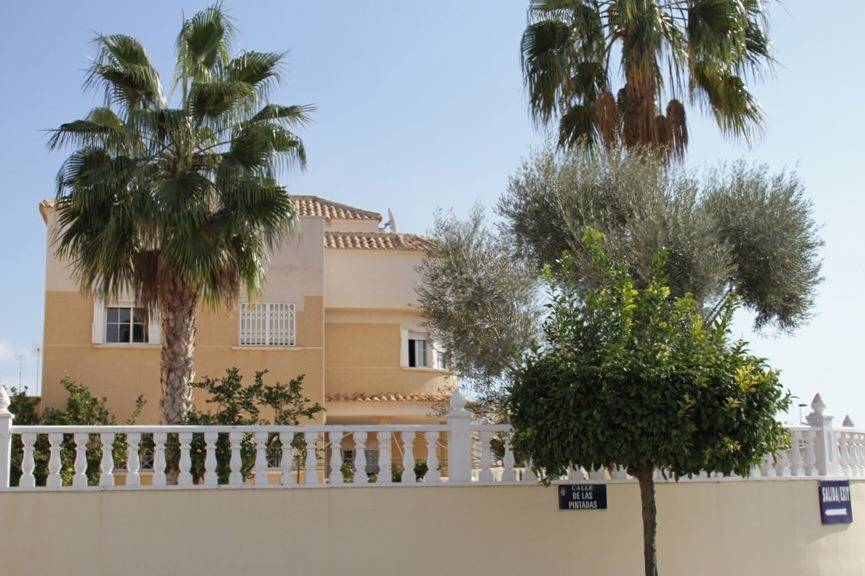 27-1 Villa for Sale in Torrevieja, Alicante