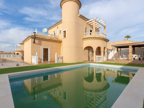 Villa for Sale in Ciudad Quesada, Alicante