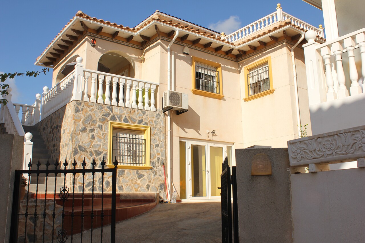 Villa for Sale in La Zenia, Alicante