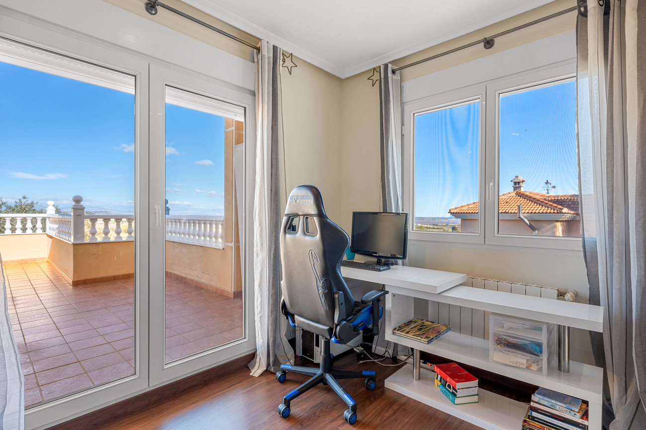 Villa for Sale in Ciudad De Las Comunicaciones, Alicante