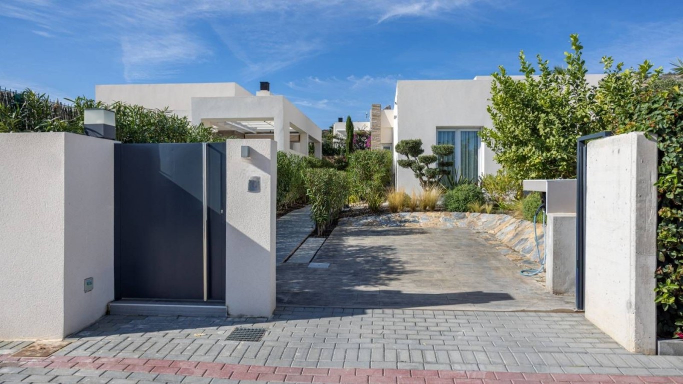 Villa for Sale in La Finca Golf Resort, Alicante