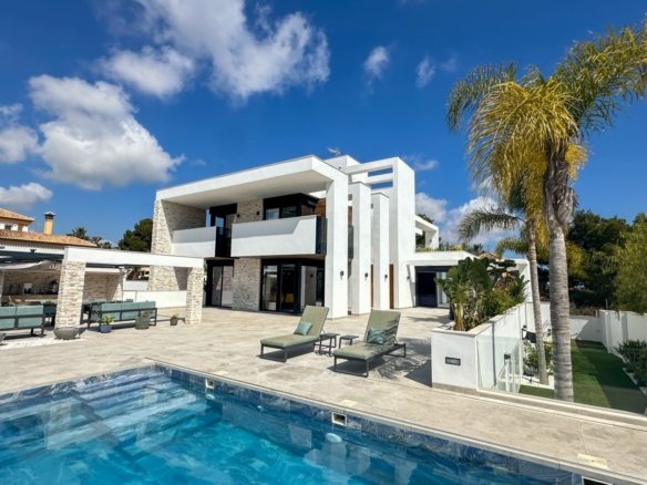 Villa for Sale in Orihuela Costa, Alicante