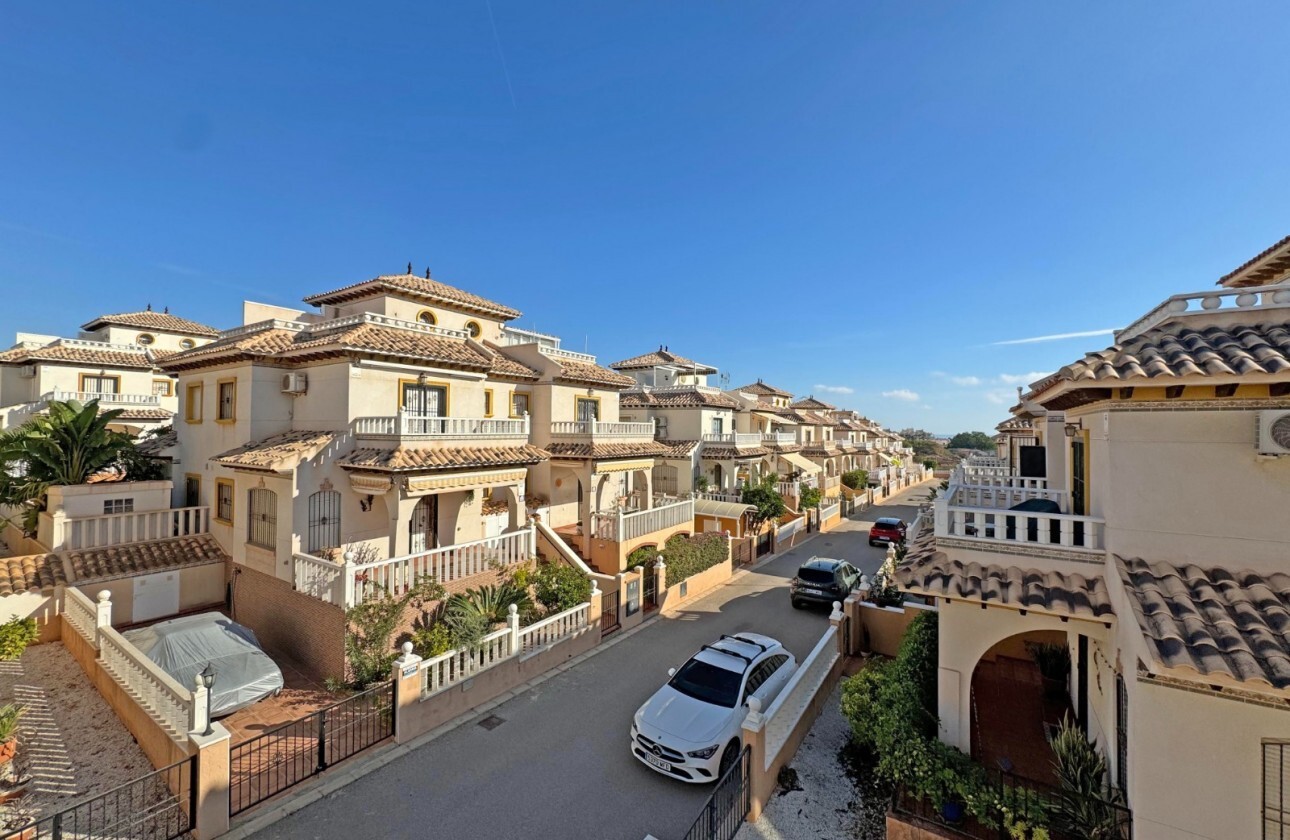 Bungalow for Sale in Lomas de Caboroig, Alicante
