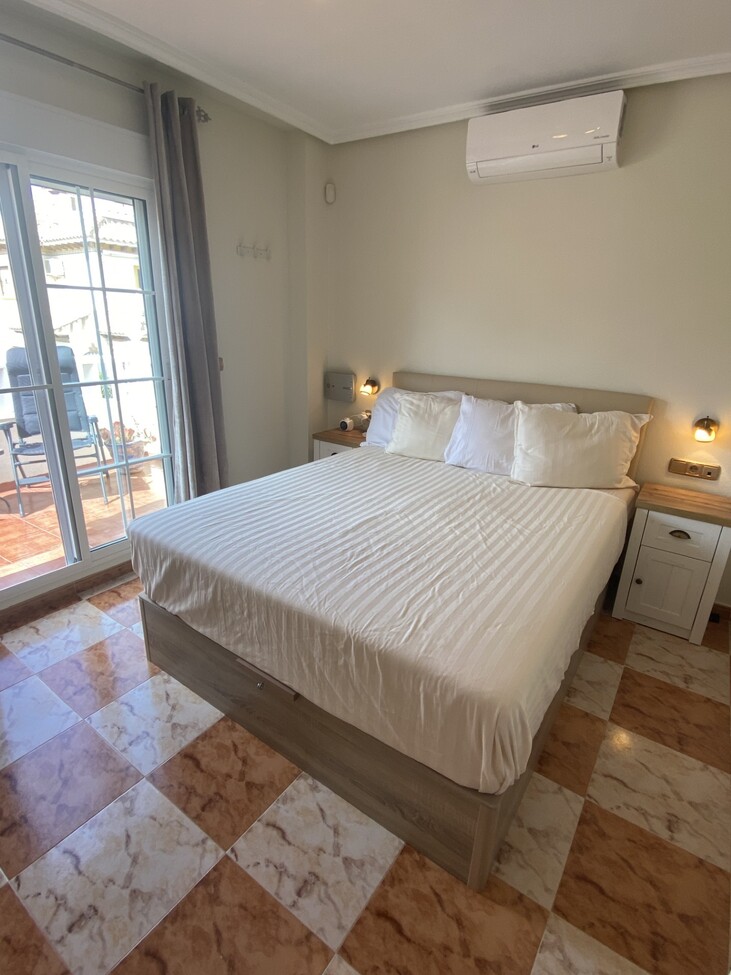 Bungalow for Sale in Lomas de Caboroig, Alicante