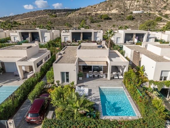 Villa for Sale in Algorfa, Alicante