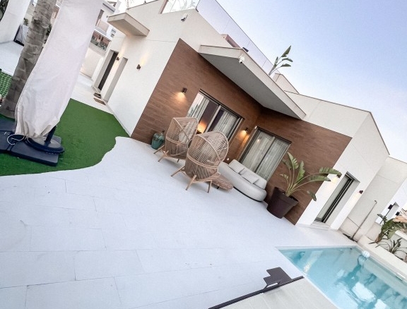 Villa for Sale in San Miguel de Salinas, Alicante