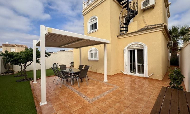 a6737515-img-6584 Villa for Sale in Torrevieja, Alicante